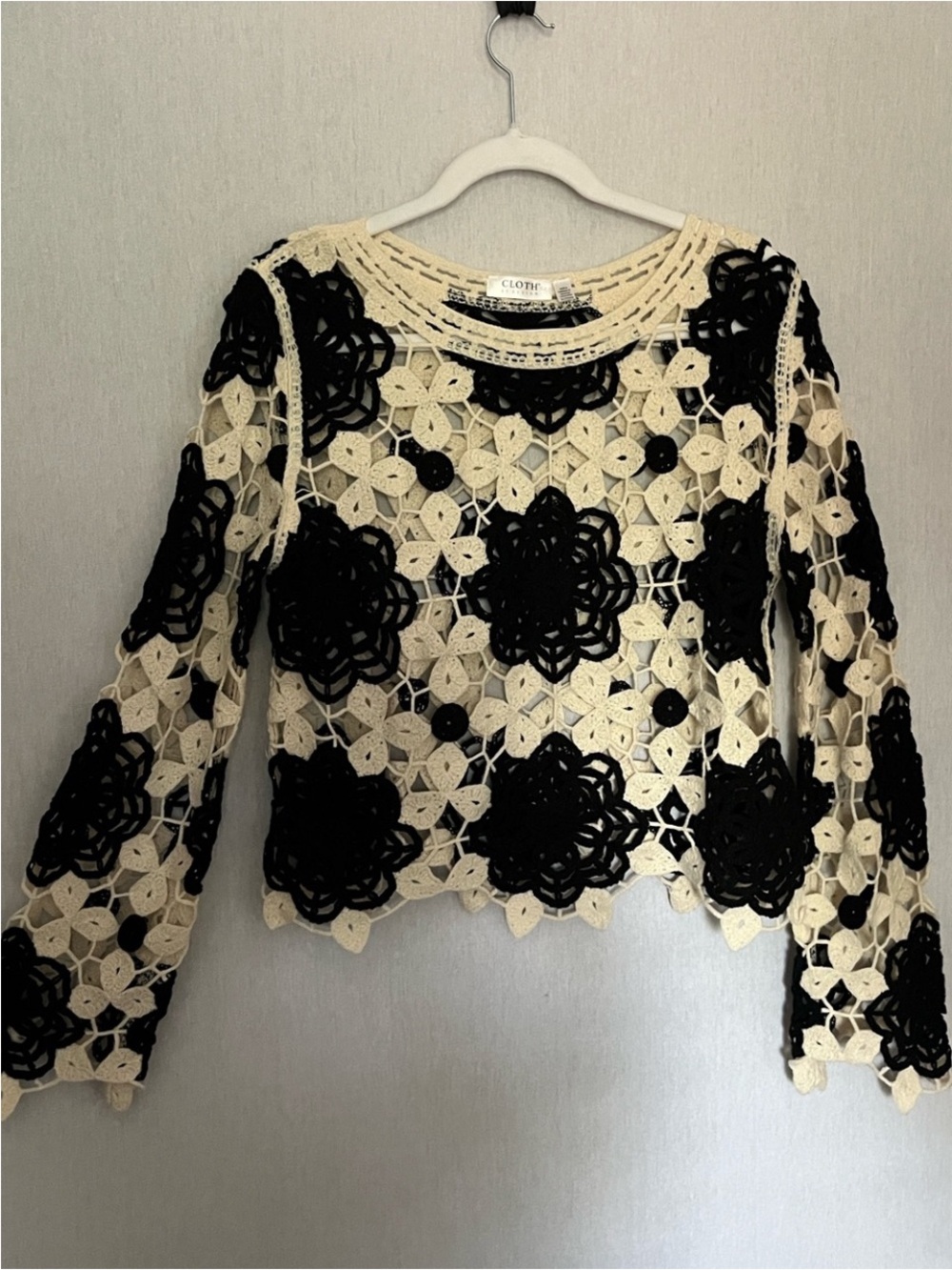 Beautiful top . - Picture 4 of 6